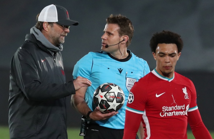 陈艾森领到退役证书，正式告别运动生涯（陈艾森获退役证，宣告结束运动员生涯）