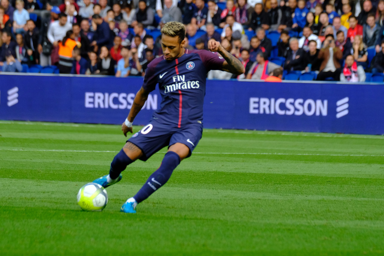 阿森纳球员分享布鲁日米兰旅行省钱妙招（阿森纳球员传授布鲁日与米兰旅行省钱秘籍）