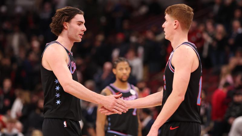 马卡：如果阿劳霍心理健康问题无法恢复，巴萨冬窗可能签中卫（马卡：若阿劳霍心理状况难以恢复，巴萨冬窗或引进中卫）