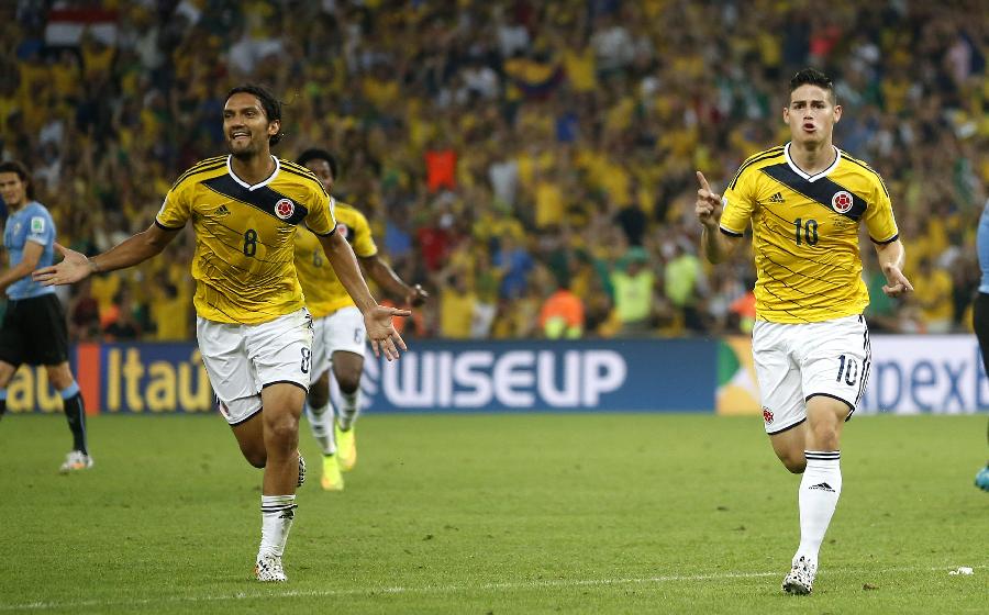 英媒：皇马有意在明夏引入范德芬，巴黎也在密切关注情况（英媒称皇马将范德芬列为明夏引援目标，巴黎同样紧盯其动态）