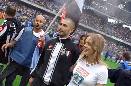 土媒：罗马和米兰都对费内巴切前锋恩-内斯里感兴趣（土媒：罗马与米兰均有意引进费内巴切前锋恩-内斯里）