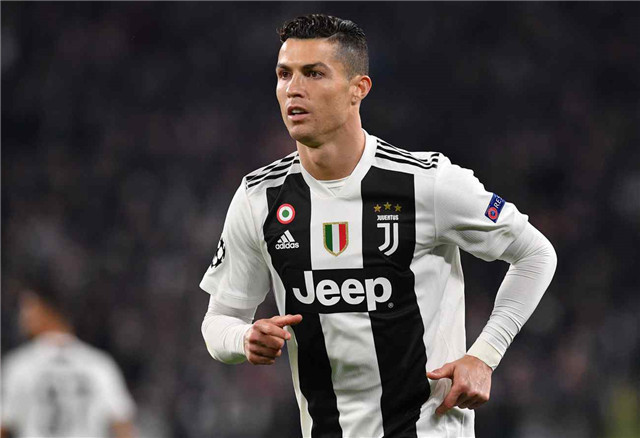 篮球湖人球员训练结束后状态恢复良好（湖人队训练后，球员状态恢复理想）