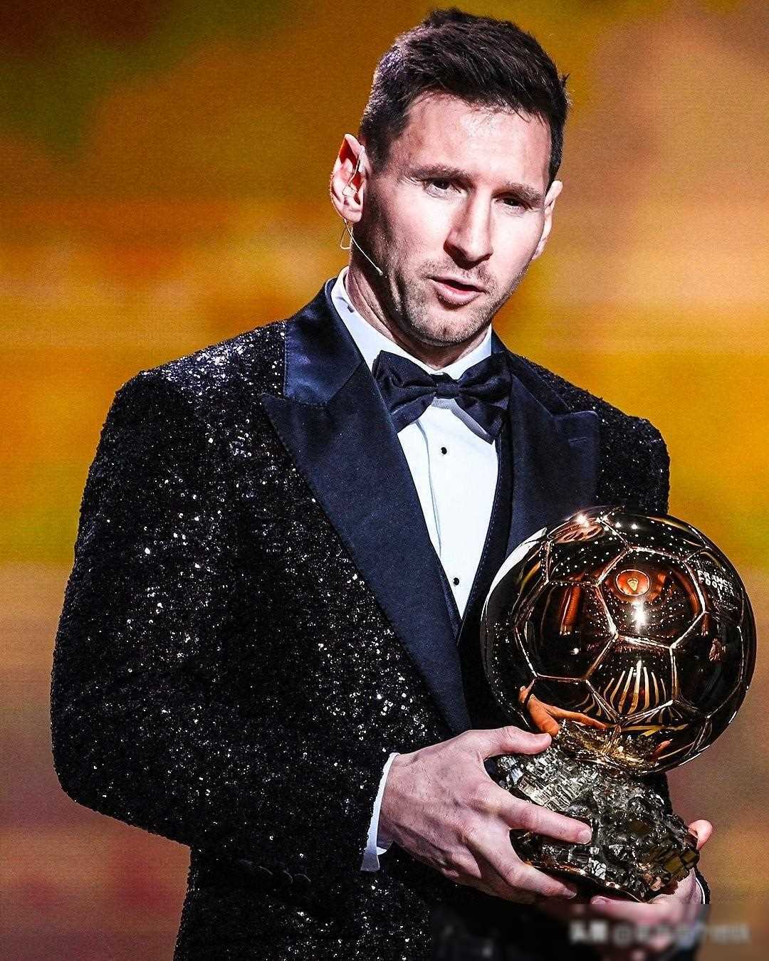 镜报：曼联明夏锁定中场双星！埃利奥特·安德森成头号目标（镜报：曼联明夏瞄准两位中场，埃利奥特·安德森成首要目标）