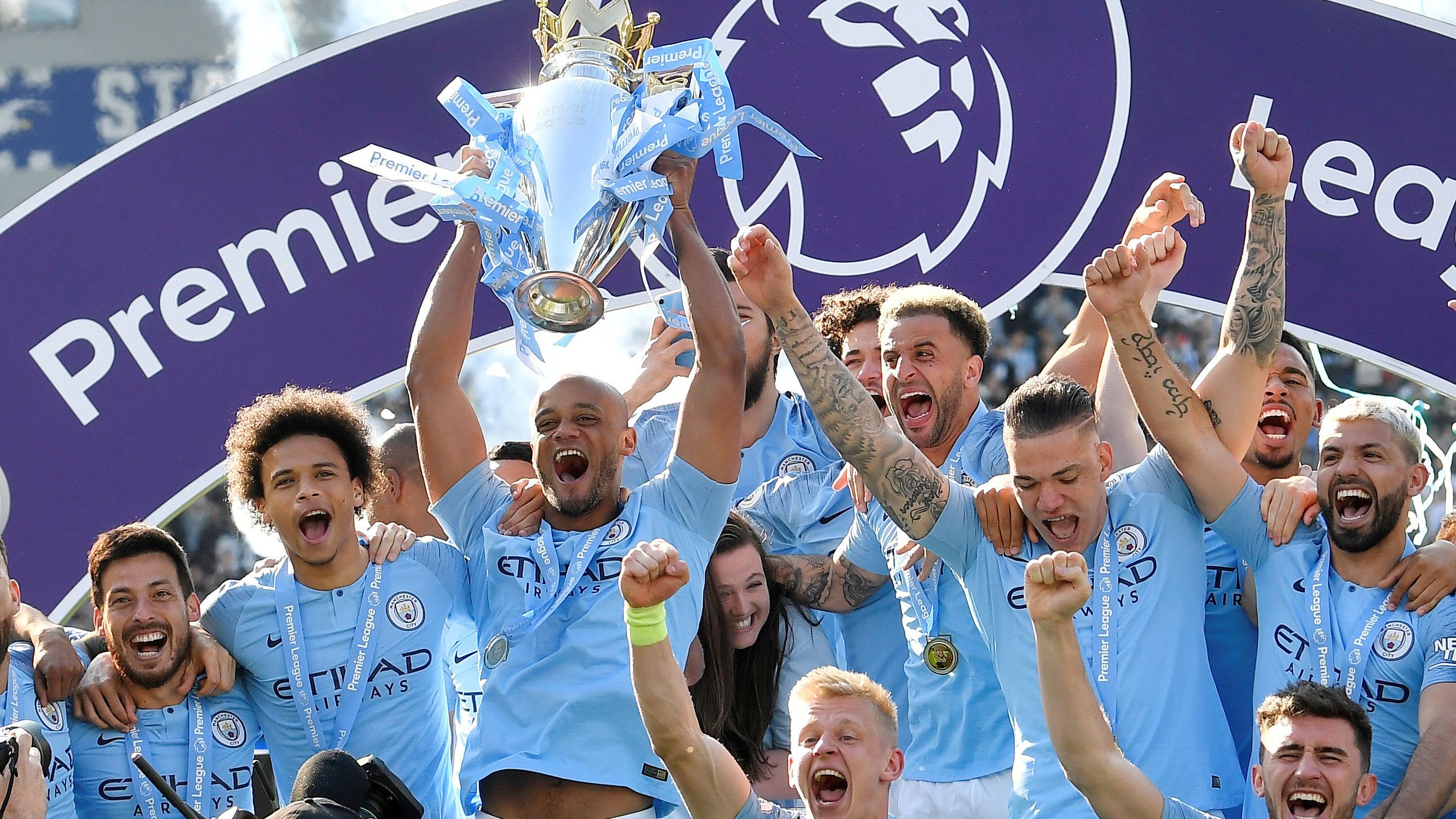 欧冠本周最佳阵容：马杜埃凯、孔德、格林伍德、卡尔在列（欧冠本周最佳阵容出炉：马杜埃凯、孔德、格林伍德与卡尔入选）