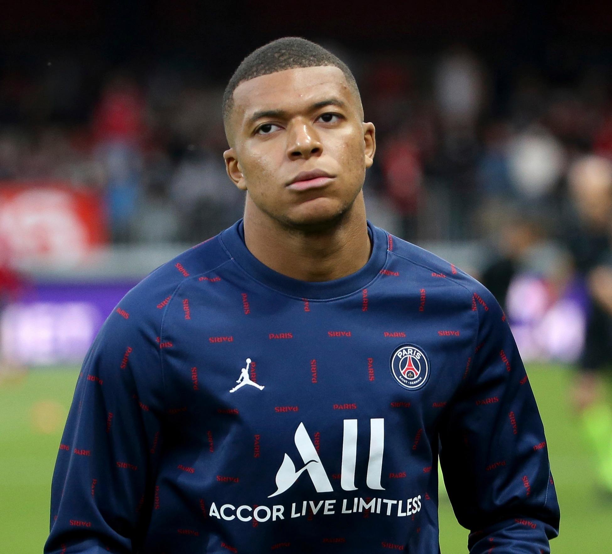 B席：上赛季的表现并不如愿，新赛季我们想提升自己争夺奖杯（B席：上季未尽如人意，新季力求提升冲击冠军）