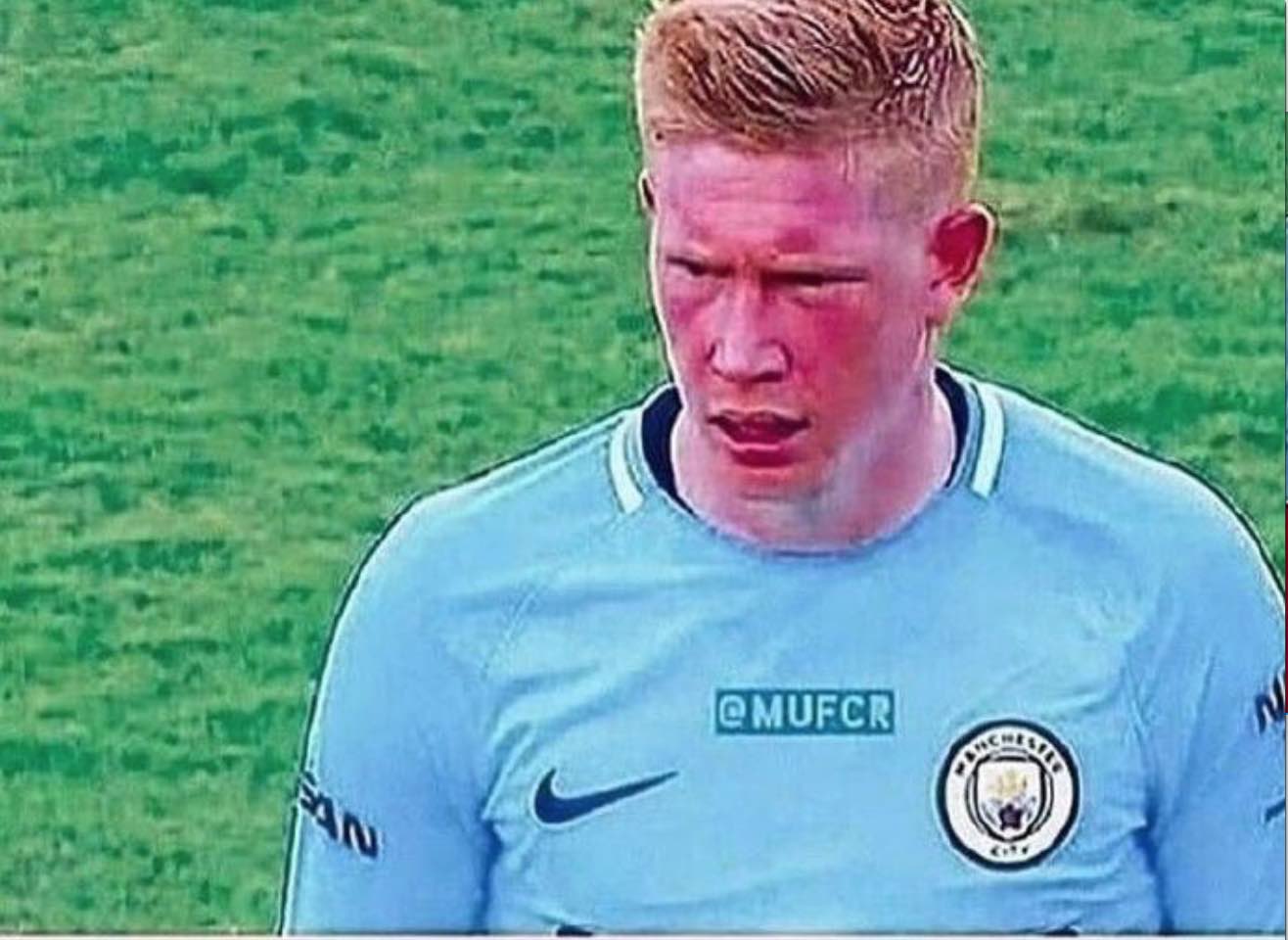 助教：齐达内执教时常让球员要微笑和享受，他特别懂球员想法（助教：齐达内执教时总提醒球员微笑享受，他深懂球员心思）