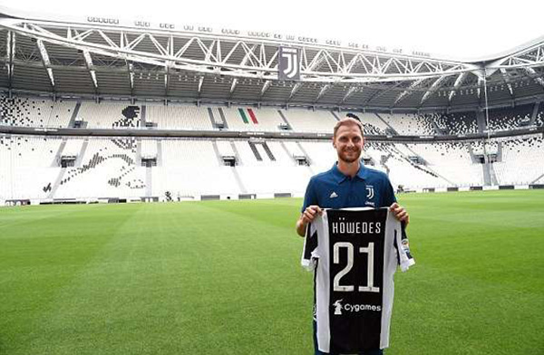 安东尼绝了！反击挑射破门+4天造4球，率队2-0进欧联前8争冠大热（安东尼状态爆棚！反击挑射破门，4天造4球，带队2-0晋级欧联八强成夺冠热门）