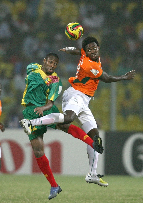 欧文连续助攻全队配合默契（欧文连送妙传，球队默契十足）