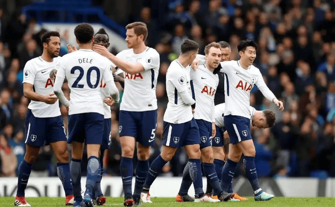 弗兰克：如果范德芬还能做到这样，他就可以直接从我身边走过（弗兰克：若范德芬还能保持这种水准，他大可以从我身边径直走过）